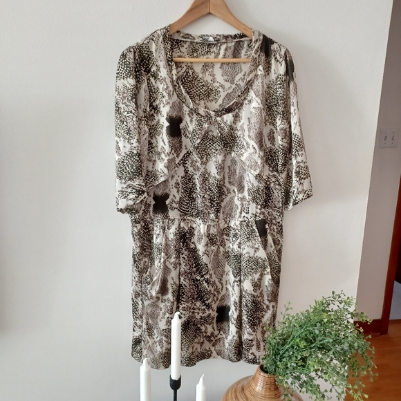 Satin Snakeskin Patterned Dress - Picture 5 of 9